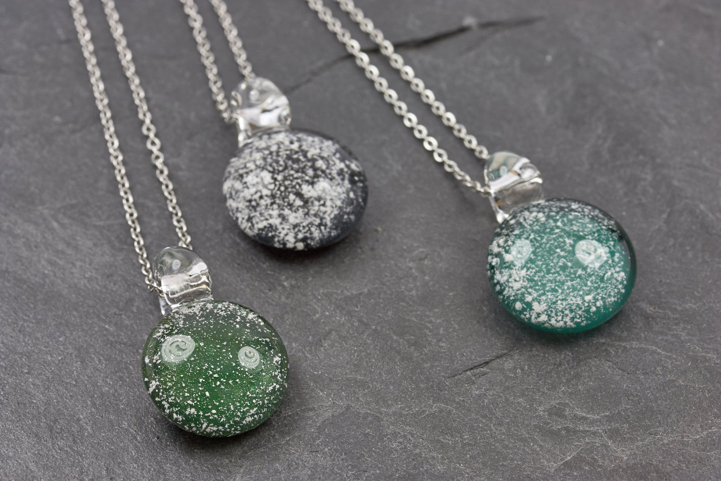 Gedenkschmuck Ascheschmuck Tierhaarschmuck Kette Asche Trauerschmuck grün glitzernd  - Andenken an verstorbenes Haustier - Urne - Glas personalisiert