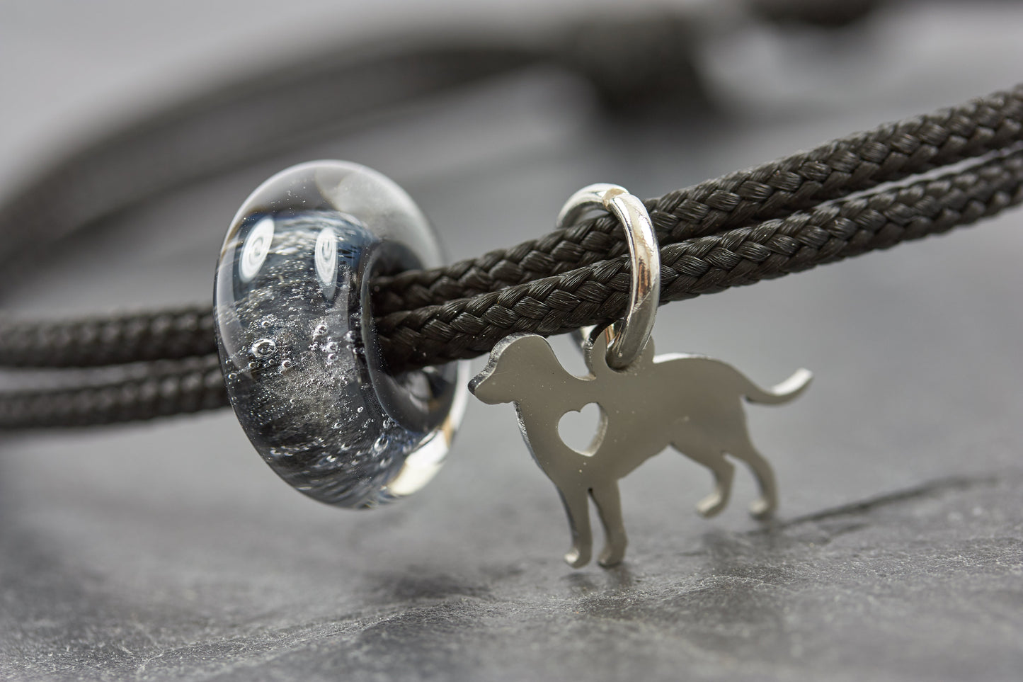 Mini Gedenkschmuck aus Borosilikatglas mit Tierasche – Kette als Andenken an verstorbene Haustiere